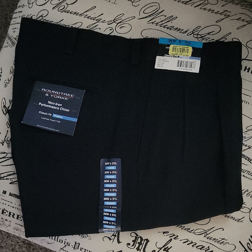 Roundtree & Yorke Men's Navy Performance Chino Shorts